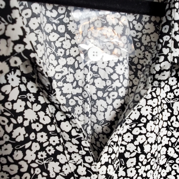 Women's Catherine's 4X 30/32W Black White Floral Tunic Button Up 3/4 Sleeve New - Picture 10 of 16